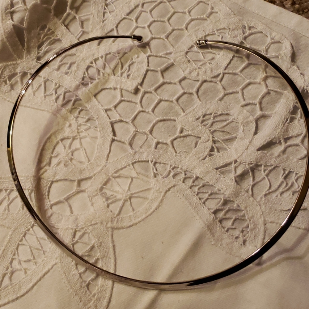 NWOT silver choker pendant holder